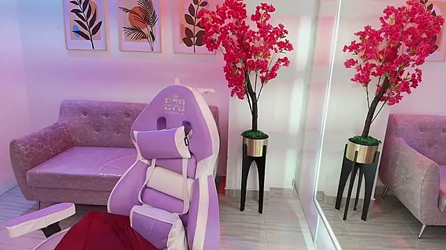 Anie johnson online show from April 1, 1:41 pm