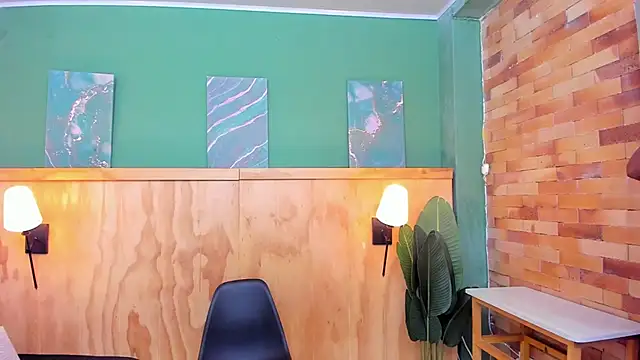 halleylorens online show from April 1, 1:41 pm