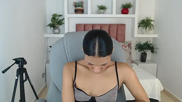 SarayVega  online show from November 19, 7:36 pm