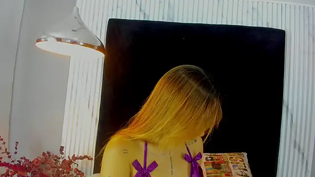 MONIK FOX CR online show from September 14, 8:07 pm