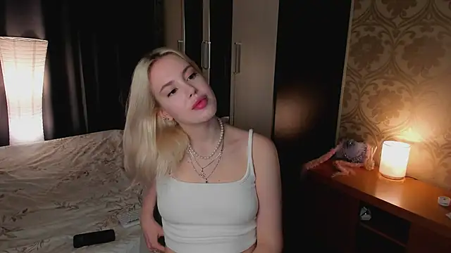 Snapshot of petite_mermaid chatting on September 12, 4:47 pm petite mermaid online show from September 12, 4:47 pm