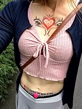 pink-mai online show from September 16, 1:02 am