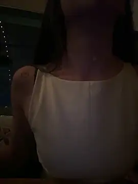 EllyLynn online show from March 7, 11:45 pm