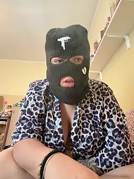 chiaretta loveit online show from April 20, 12:30 pm