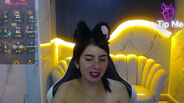 Eilyn love b online show from October 8, 1:04 pm