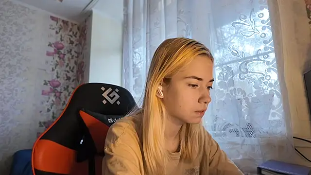 Witching Moon online show from November 13, 8:02 am