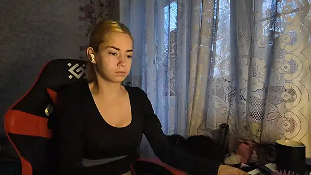 Witching Moon online show from November 4, 7:35 am