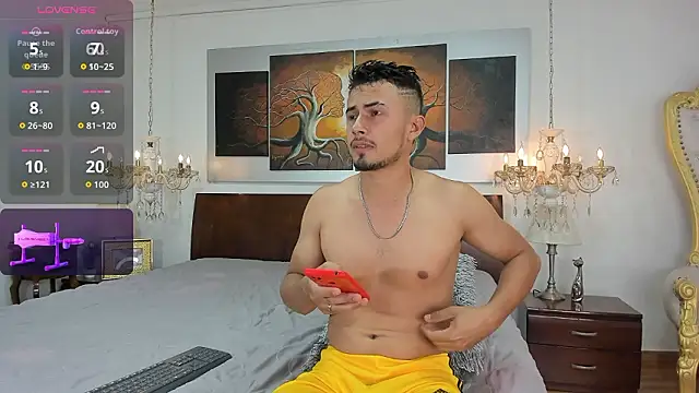 Valentiinoss online show from February 20, 9:15 pm