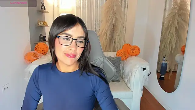 Snapshot of Natalia_Leon8 chatting on October 6, 4:40 am Natalia Leon8 online show from October 6, 4:40 am