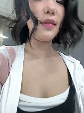 luluya1314 online show from April 15, 10:38 am