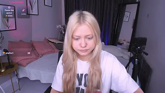 Snapshot of Millie_Vanillies chatting on September 16, 2:25 pm Millie Vanillies online show from September 16, 2:25 pm