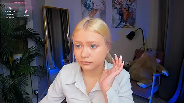 Snapshot of Millie_Vanillies chatting on September 10, 3:01 pm Millie Vanillies online show from September 10, 3:01 pm