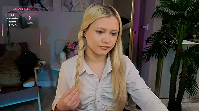 Millie Vanillies online show from October 19, 1:35 pm