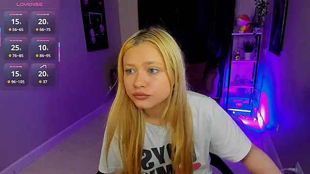 Snapshot of Millie_Vanillies chatting on October 4, 3:27 pm Millie Vanillies online show from October 4, 3:27 pm
