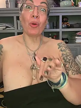 dieseldame1313 online show from March 4, 7:04 am