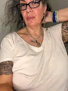 dieseldame1313 online show from December 3, 3:09 am