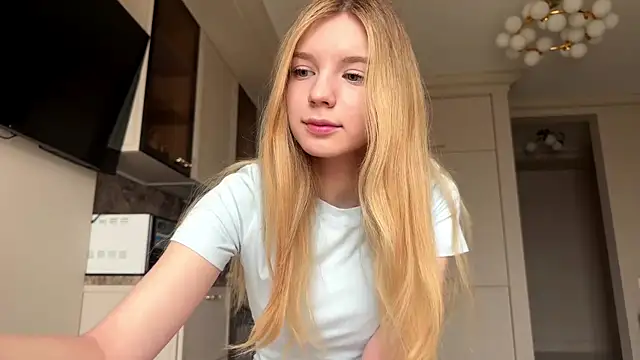 FruityXo online show from March 27, 11:33 am