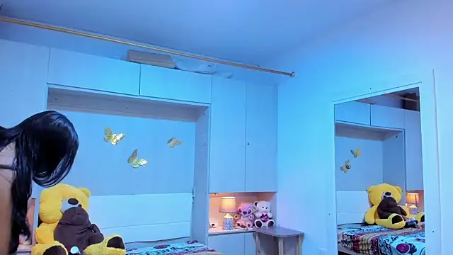 LilyWhitney online show from April 18, 9:04 pm