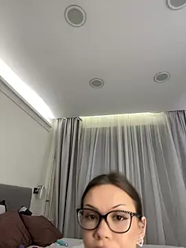 EllieVixen online show from July 10, 8:15 am