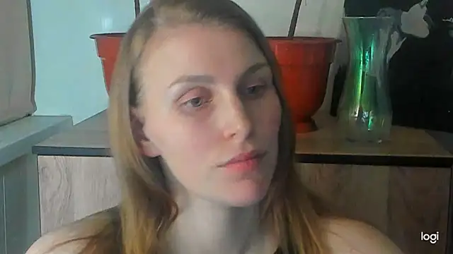 JuliaMuuun online show from May 29, 8:29 pm