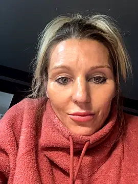 BaddieBossXX2 online show from November 27, 5:43 am