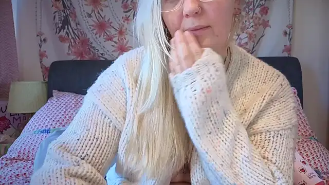 Snapshot of Daisyxoxo_ chatting on September 11, 8:47 am Daisyxoxo online show from September 11, 8:47 am
