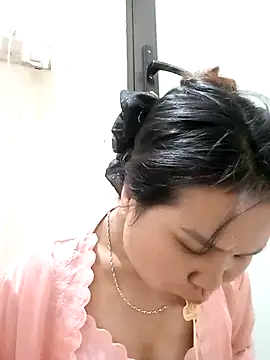 Snapshot of Heulwen-22 chatting on September 23, 1:15 am Heulwen-22 online show from September 23, 1:15 am