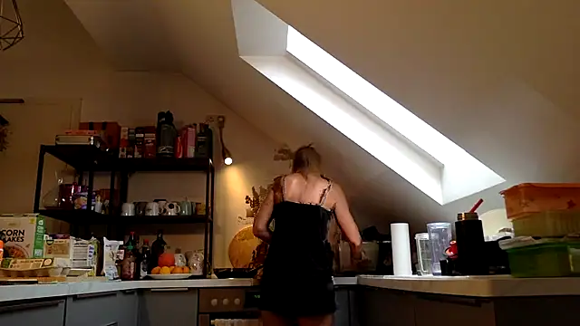 blondi2077 online show from September 12, 1:18 pm