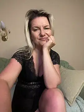 AliceSwan4011 online show from July 23, 1:58 am