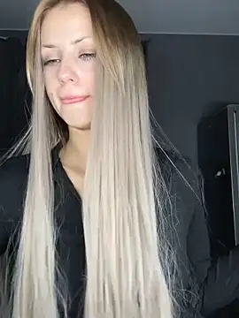 FavoriteKira online show from November 28, 9:40 pm