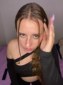 Snapshot of Cutie_blondie chatting on October 10, 9:09 pm Cutie blondie online show from October 10, 9:09 pm