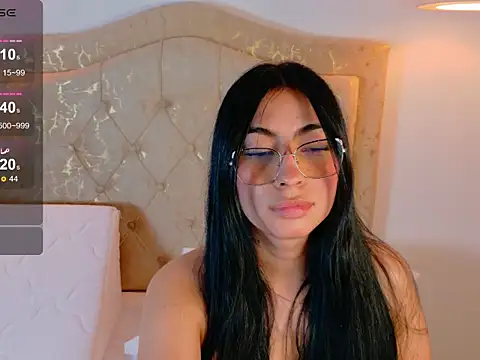 Snapshot of laurenn_smith chatting on October 18, 2:31 pm laurenn smith online show from October 18, 2:31 pm