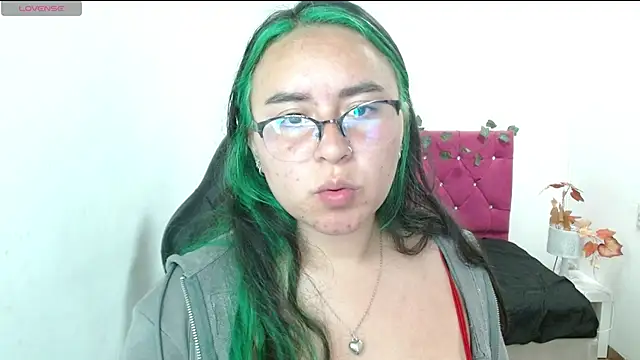 Snapshot of SashaGrey__ chatting on October 11, 3:37 pm SashaGrey online show from October 11, 3:37 pm