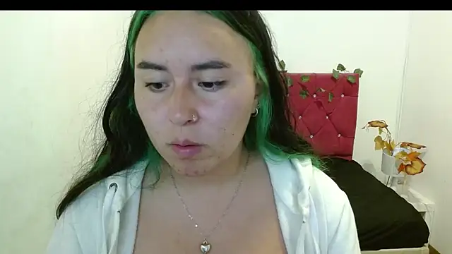 Snapshot of SashaGrey__ chatting on October 14, 12:02 am SashaGrey online show from October 14, 12:02 am