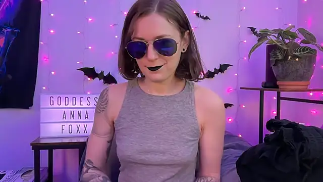 mistressannafoxx online show from November 18, 10:11 pm