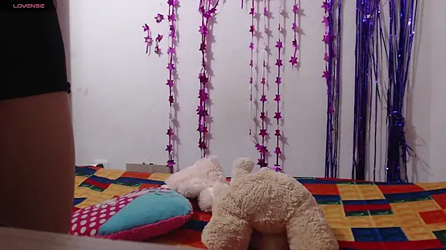 toxic sweet  online show from April 4, 5:06 am