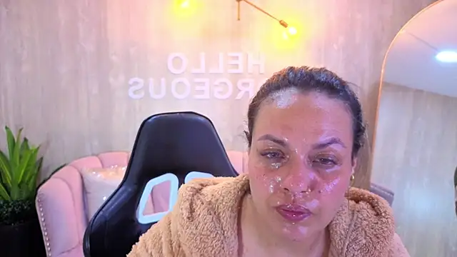 Jade Jones a online show from November 14, 3:50 am