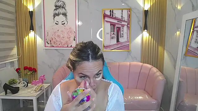 Snapshot of Jade_Jones_a chatting on September 18, 3:49 am Jade Jones a online show from September 18, 3:49 am