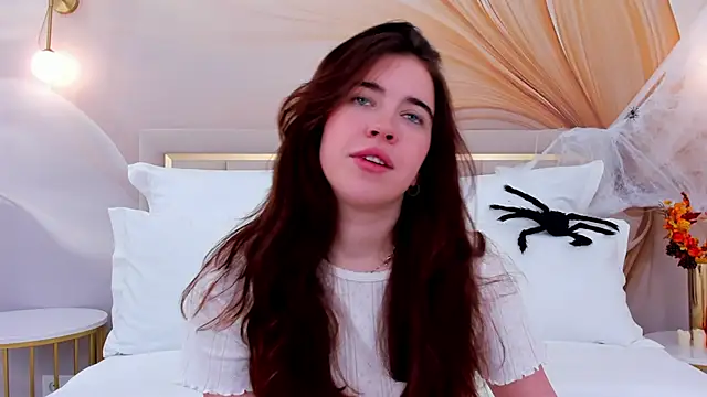 Snapshot of KimberlyBond chatting on October 28, 3:18 pm KimberlyBond online show from October 28, 3:18 pm