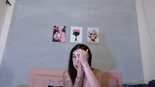 Snapshot of Olivia_Spear chatting on October 6, 12:33 pm Olivia Spear online show from October 6, 12:33 pm