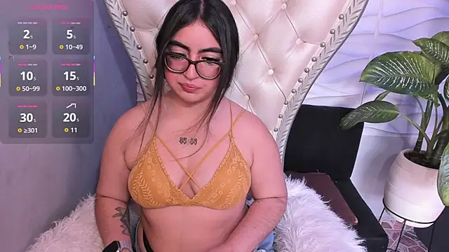 Snapshot of April__foxx chatting on September 21, 4:05 pm April foxx online show from September 21, 4:05 pm