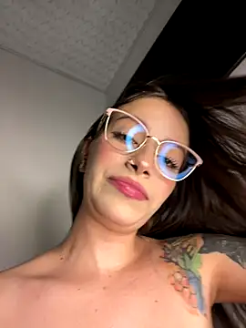 Snapshot of alysa_g_ chatting on October 2, 11:21 pm alysa g online show from October 2, 11:21 pm