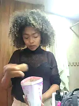 Snapshot of BiiancaEstradaa chatting on September 27, 7:54 pm BiiancaEstradaa online show from September 27, 7:54 pm