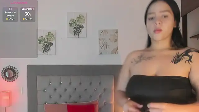 Snapshot of Seraphyne666 chatting on October 11, 12:19 pm Seraphyne666 online show from October 11, 12:19 pm
