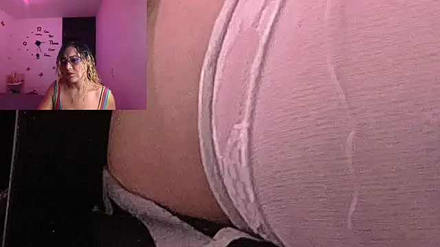 Snapshot of Skarleth_Diaz chatting on October 17, 4:05 am Skarleth Diaz online show from October 17, 4:05 am