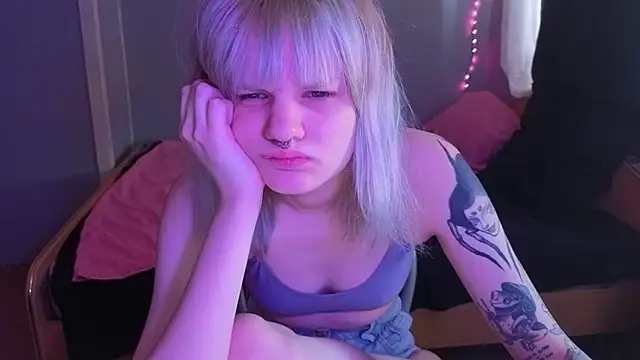 Elieiza xo online show from April 8, 9:11 am