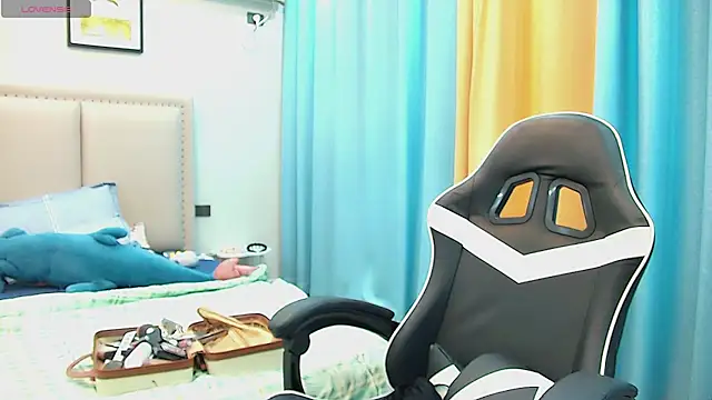 Snapshot of Safer-001 chatting on October 8, 9:24 am Safer-001 online show from October 8, 9:24 am