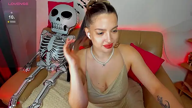 Emma  Ross online show from October 27, 2:51 am