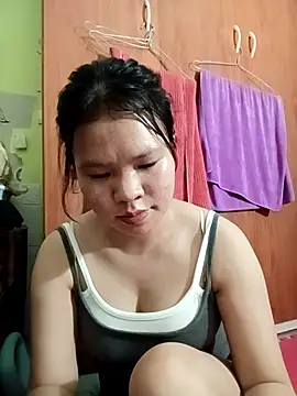 Snapshot of emyeuhss chatting on October 13, 8:11 pm emyeuhss online show from October 13, 8:11 pm