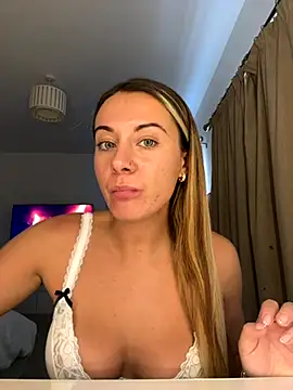 Scarlettroseeee online show from October 18, 2:53 pm